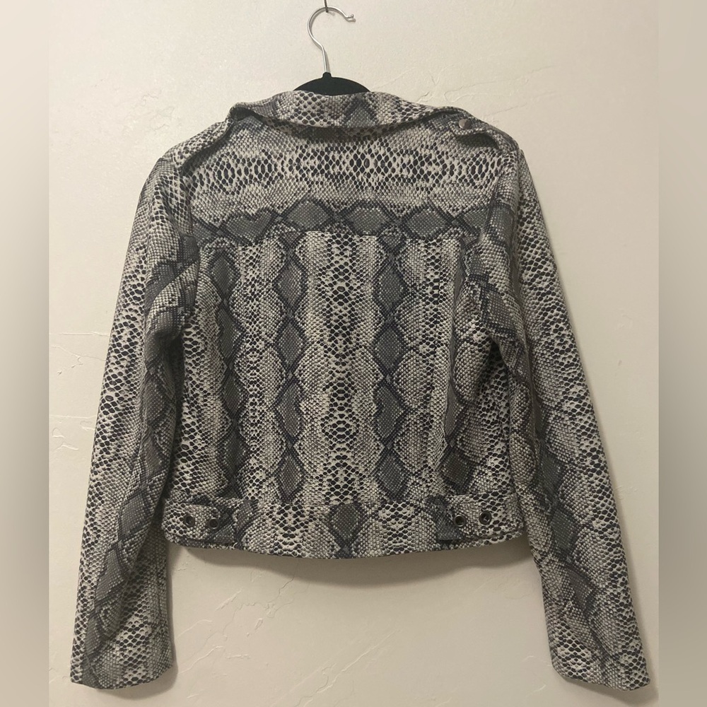 Vici~Neutral~Snakeskin Print~Moto Jacket~Zipper Pockets, Cuffs & Closure~Size S - Picture 14 of 16
